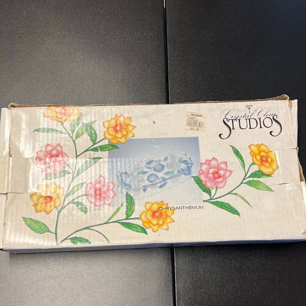 Vintage Crystal Clear Studios Frosted Chrysanthemum Lotus Pattern Glass Tray - Picture 5 of 5